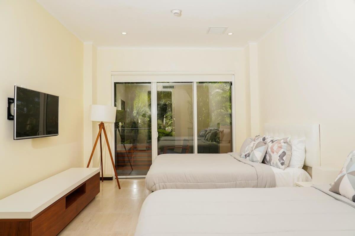 Beautiful Apartment In Eagle Beach Levent Palm Beach Esterno foto