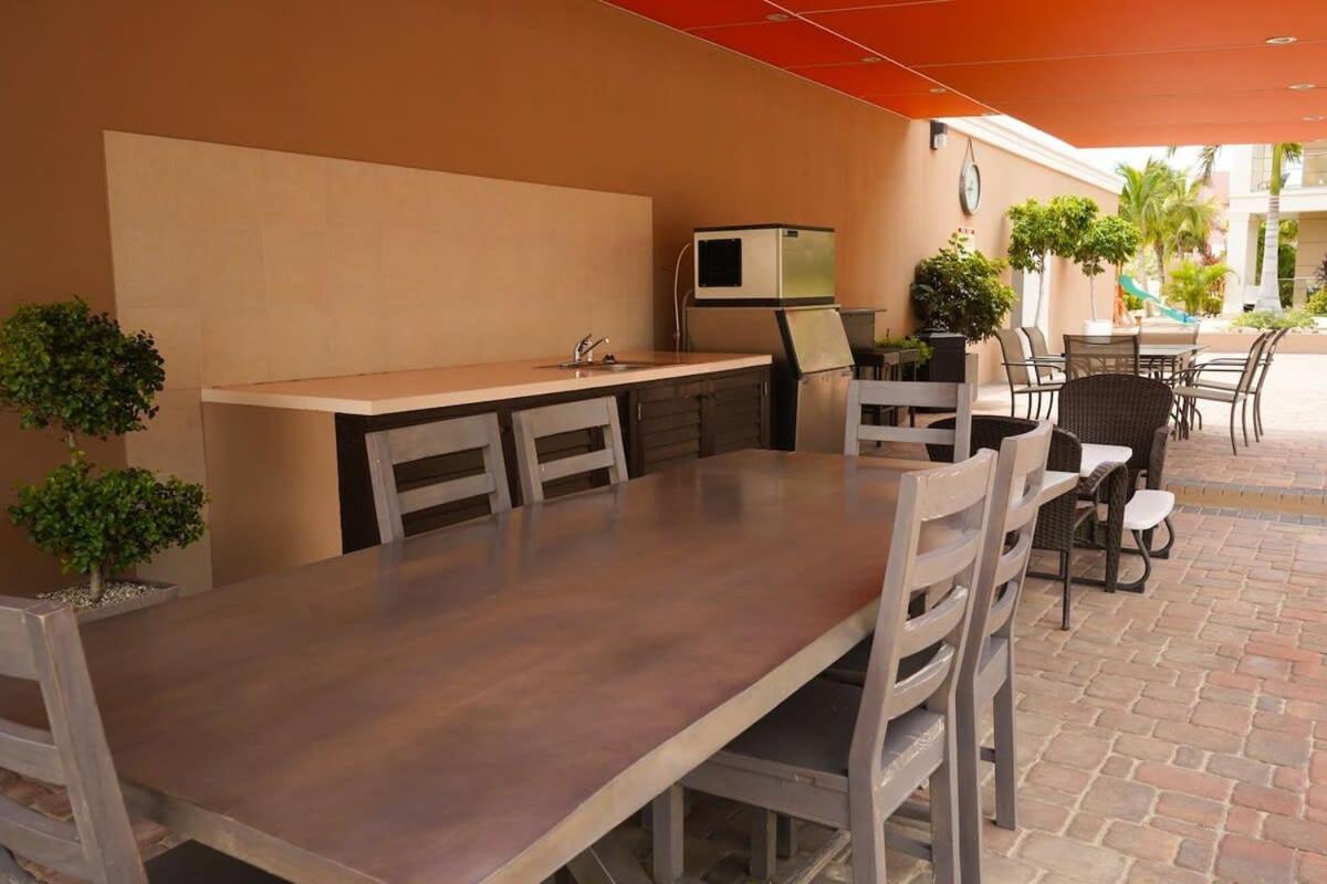 Beautiful Apartment In Eagle Beach Levent Palm Beach Esterno foto